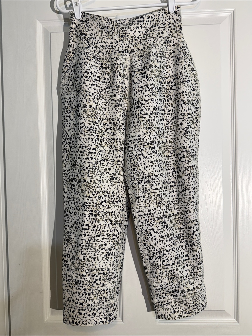 Old Navy White and Black Speckled High-Waist Pants
